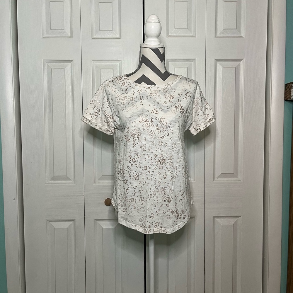 ❗️Closet Clear Out❗️Maurices White Leopard Print Top